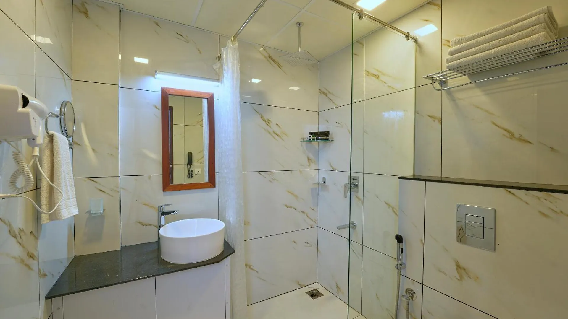 Hotel Laals Inn Grand By Jesway Hotels & Resorts Fort Kochi Hindistan